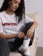 Laden Sie das Bild in den Galerie-Viewer, T-Shirt Mom Era I White/Burgundy
