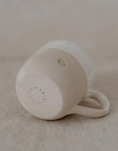 Laden Sie das Bild in den Galerie-Viewer, Kleine Cappuccino Tasse I Smiley

