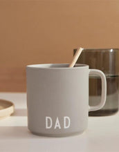 Laden Sie das Bild in den Galerie-Viewer, Porzellan Becher Favourite Cup mit Henkel I Dad
