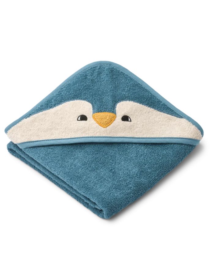 Baby Kapuzenhandtuch Albert Penguin von Liewood aus grauer Bio-Baumwolle mit Pinguin-Kapuze und angenähten Ohren, 70 × 70 cm – weich, saugfähig und nachhaltig.