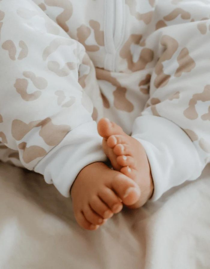 Schlafsack mit Füßen 2,5 Tog I Leo Beige – nordlykk