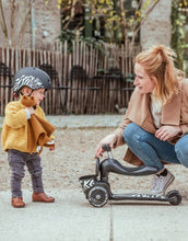 Laden Sie das Bild in den Galerie-Viewer, 2in1 Scooter Highwaykick 1 Lifestyle I Zebra
