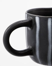 Laden Sie das Bild in den Galerie-Viewer, Becher Line I Black/Brown
