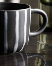 Laden Sie das Bild in den Galerie-Viewer, Becher Line I Black/Brown
