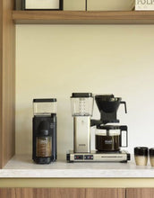 Laden Sie das Bild in den Galerie-Viewer, Filterkaffeemaschine KBG Select I Brushed

