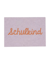 Laden Sie das Bild in den Galerie-Viewer, Postkarte Schulkind I Flieder / Rosa
