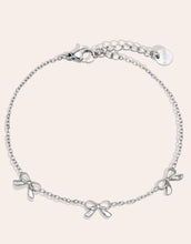 Laden Sie das Bild in den Galerie-Viewer, Armband Tiny Bowtie I Silber
