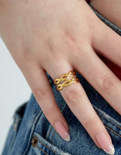 Laden Sie das Bild in den Galerie-Viewer, Ring Layered Twists I Gold
