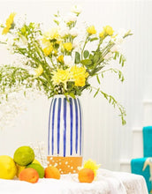 Laden Sie das Bild in den Galerie-Viewer, Vase Paros Stripe Blue I Tall
