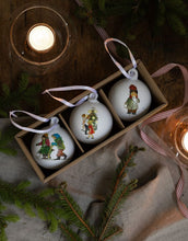 Laden Sie das Bild in den Galerie-Viewer, Weihnachtsbaumkugeln Barnen Bullerbü I Chapter 3
