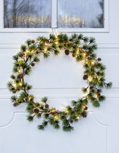 Laden Sie das Bild in den Galerie-Viewer, LED-Tannenkranz Larix von Star Trading, Durchmesser 40 cm, lärchenartige Nadeln und kleine Zapfen aus PE, 30 warmweiße LEDs, batteriebetrieben mit Timerfunktion, für Innen- und Außenbereich.
