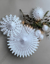 Laden Sie das Bild in den Galerie-Viewer, Papierstern ø 30cm I Weiß

