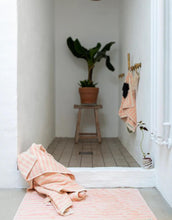 Laden Sie das Bild in den Galerie-Viewer, Badehandtuch 70x140cm I Tropical/Creme
