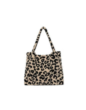 Laden Sie das Bild in den Galerie-Viewer, Teddy Tasche mit Leo Muster in Schwarz und Beige von Studio Noos
