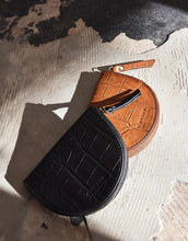 Laden Sie das Bild in den Galerie-Viewer, Portemonnaie Coin Purse  Laura I Black Croco
