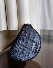 Laden Sie das Bild in den Galerie-Viewer, Portemonnaie Coin Purse  Laura I Black Croco
