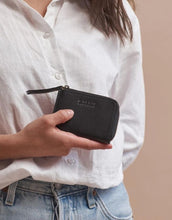 Laden Sie das Bild in den Galerie-Viewer, Portemonnaie Coco Coin Purse I Black Classic
