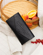 Laden Sie das Bild in den Galerie-Viewer, Portemonnaie Envelope Pixie I Black Croco Classic
