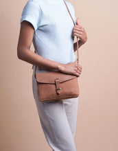 Laden Sie das Bild in den Galerie-Viewer, Tasche Ally Midi I Camel Hunter
