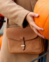 Laden Sie das Bild in den Galerie-Viewer, Tasche Ally Midi I Camel Hunter
