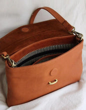 Laden Sie das Bild in den Galerie-Viewer, Tasche Ella Midi I Wild Oak Soft Grain
