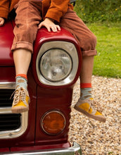 Laden Sie das Bild in den Galerie-Viewer, Socken I Apple
