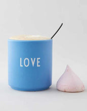 Laden Sie das Bild in den Galerie-Viewer, Porzellan Becher Favourite Cup I Love Sky Blue
