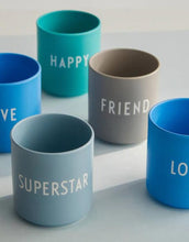 Laden Sie das Bild in den Galerie-Viewer, Porzellan Becher Favourite Cup I Love Sky Blue
