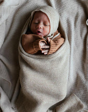 Laden Sie das Bild in den Galerie-Viewer, Cocoon Babydecke I Sand
