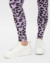 Laden Sie das Bild in den Galerie-Viewer, Umstandsleggings Maj I African Violet/Black Leo
