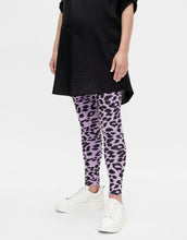 Laden Sie das Bild in den Galerie-Viewer, Umstandsleggings Maj I African Violet/Black Leo
