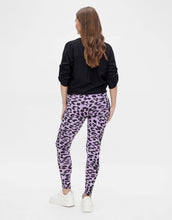 Laden Sie das Bild in den Galerie-Viewer, Umstandsleggings Maj I African Violet/Black Leo
