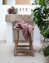 Laden Sie das Bild in den Galerie-Viewer, Badehandtuch 70x140cm I Camel/Ultramarin
