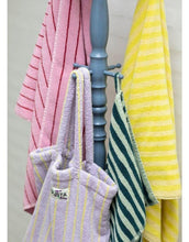 Laden Sie das Bild in den Galerie-Viewer, Badehandtuch 70x140cm I Baby Pink/Sky Patrol
