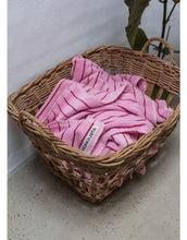 Laden Sie das Bild in den Galerie-Viewer, Badehandtuch 70x140cm I Baby Pink/Sky Patrol
