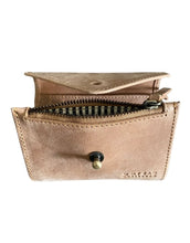 Laden Sie das Bild in den Galerie-Viewer, Portemonnaie Josie&#39;s Purse I Camel

