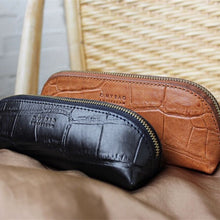 Laden Sie das Bild in den Galerie-Viewer, Pencil Case Small I Black Croco
