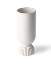 Laden Sie das Bild in den Galerie-Viewer, Vase Ribbed
