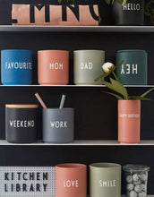 Laden Sie das Bild in den Galerie-Viewer, Porzellan Becher Favourite Cup I Dad
