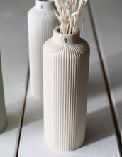 Laden Sie das Bild in den Galerie-Viewer, Vase Ådala Beige
