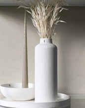 Laden Sie das Bild in den Galerie-Viewer, Vase Ådala Weiß
