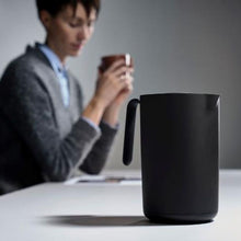 Laden Sie das Bild in den Galerie-Viewer, Isolierkanne Thermos Singles I Schwarz
