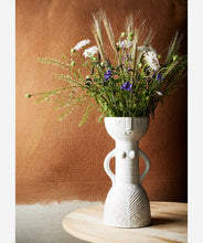Laden Sie das Bild in den Galerie-Viewer, Vase Woman
