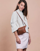 Laden Sie das Bild in den Galerie-Viewer, Bauchtasche Beck&#39;s Bum Bag I Wild Oak Croco
